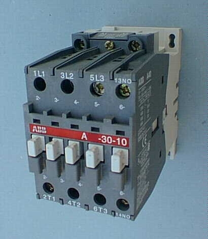 Leistungsschütz 26A  AE26-30-00 24VDC